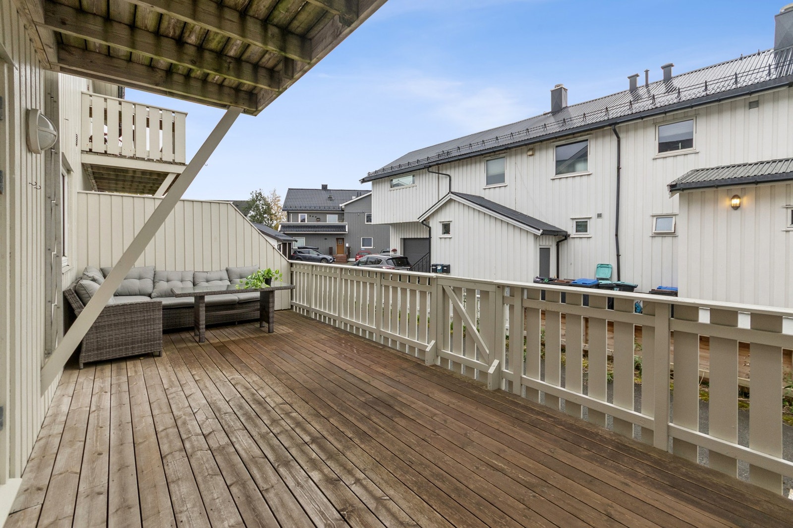 Vestvendt balkong med svært gode sol- og lysforhold. Galleribilde