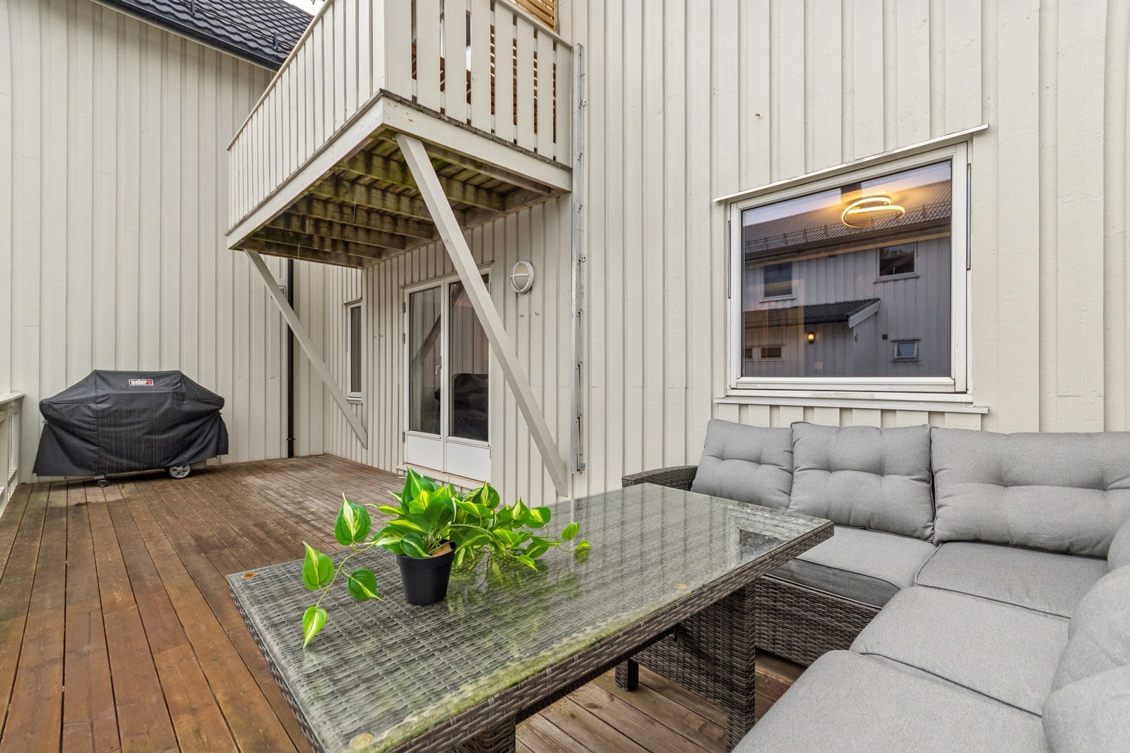 Vestvendt balkong med svært gode sol- og lysforhold. Galleribilde