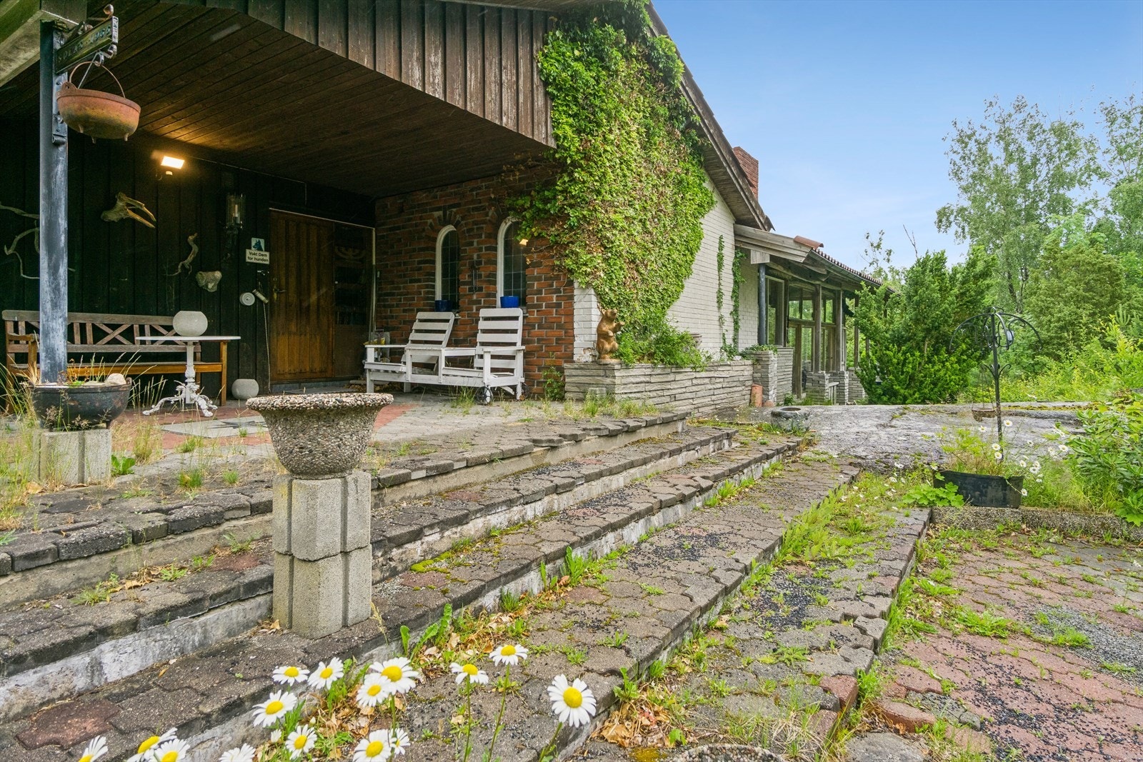 Nesten staselig inngangsparti. Galleribilde