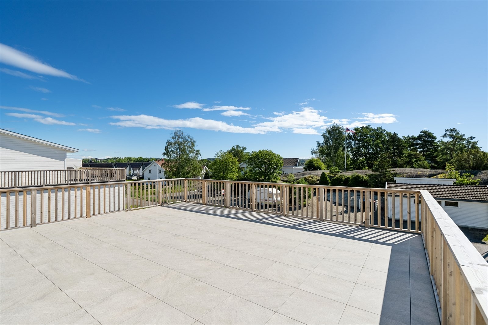 USJENERT! Lite innsyn og hyggelig utsyn. Galleribilde