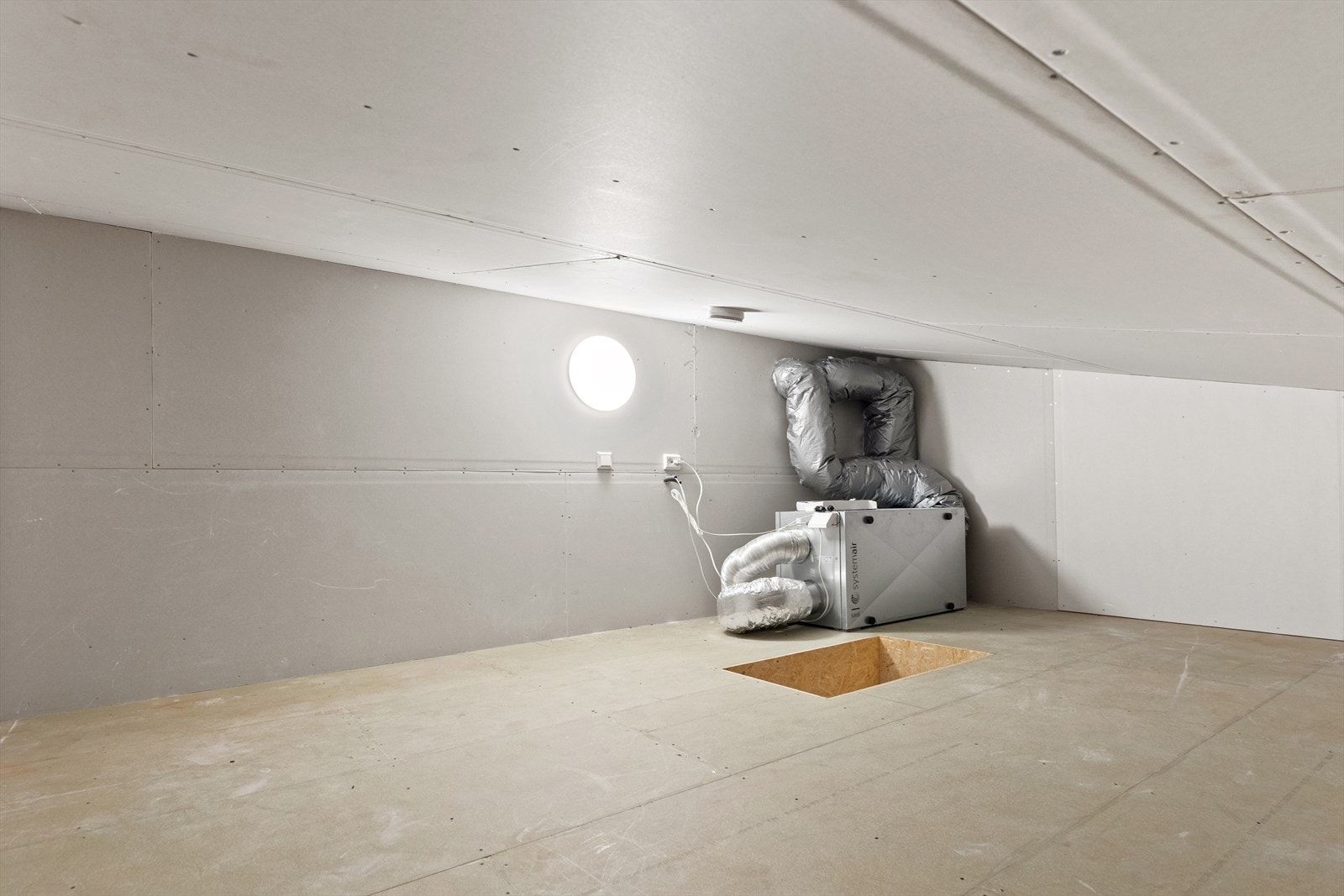 Loft med lagringsplass. Galleribilde