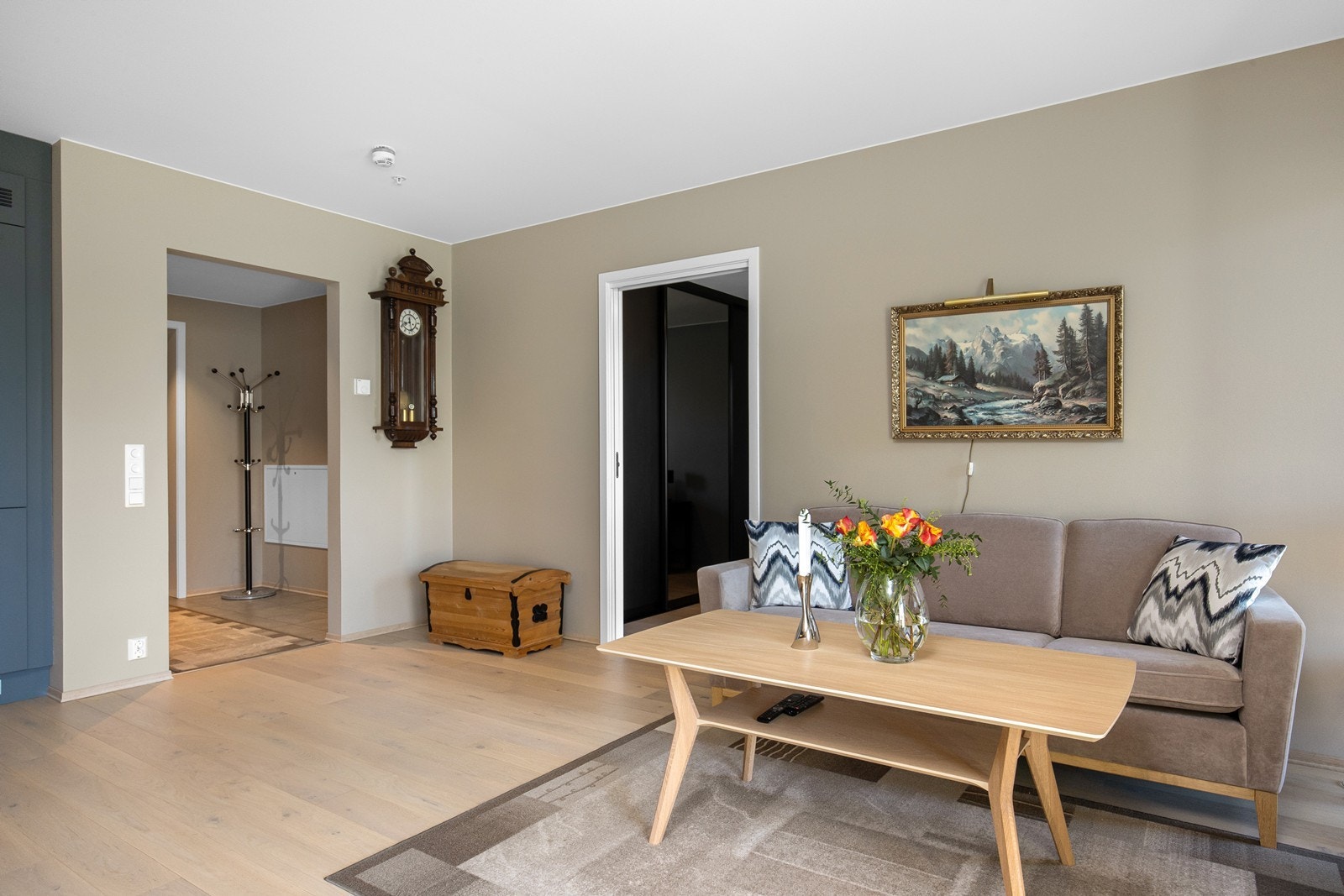 Stue mot gang. Galleribilde