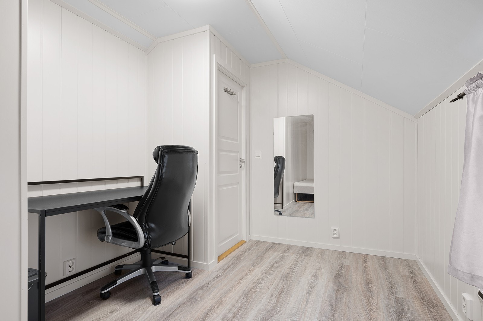 Soverom over garasje til hybeldel Galleribilde