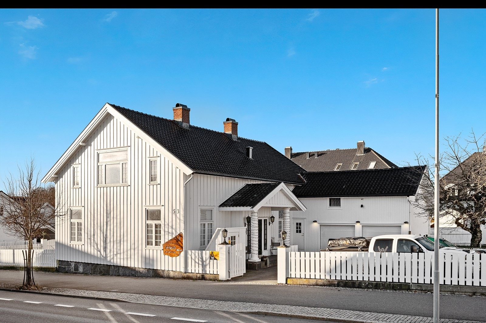 En stor enebolig i Larvik senturm Galleribilde