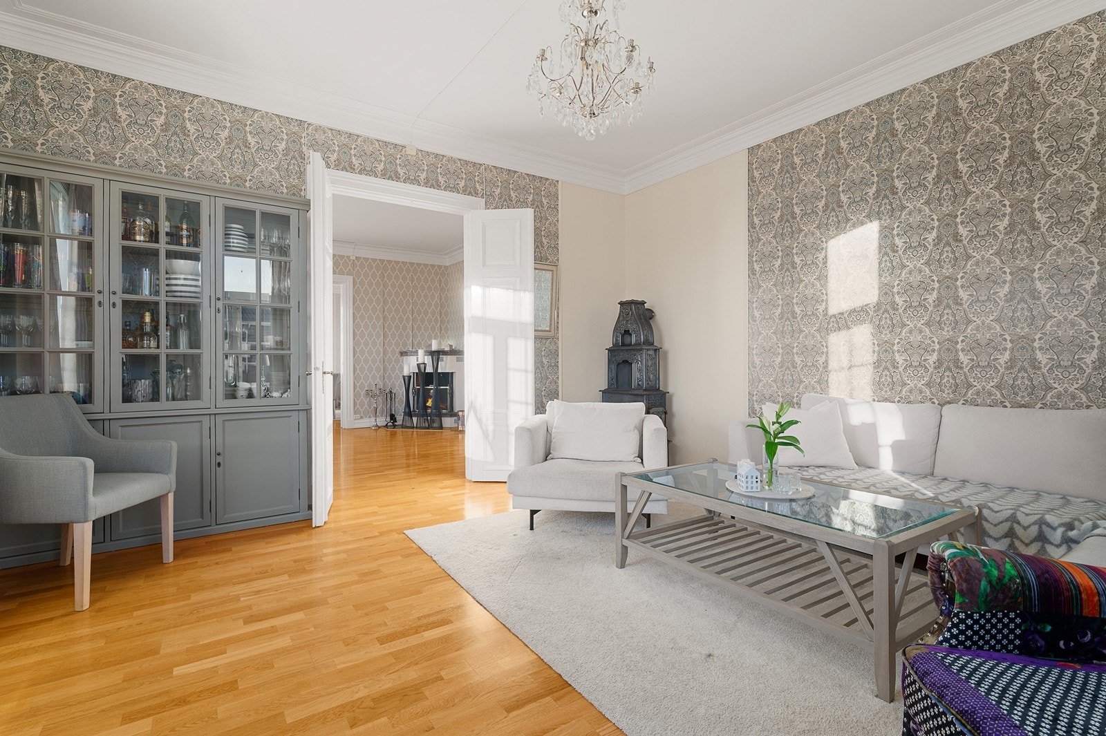 Her har du plass til både daglig-stue, tv-stue og fin-stue Galleribilde