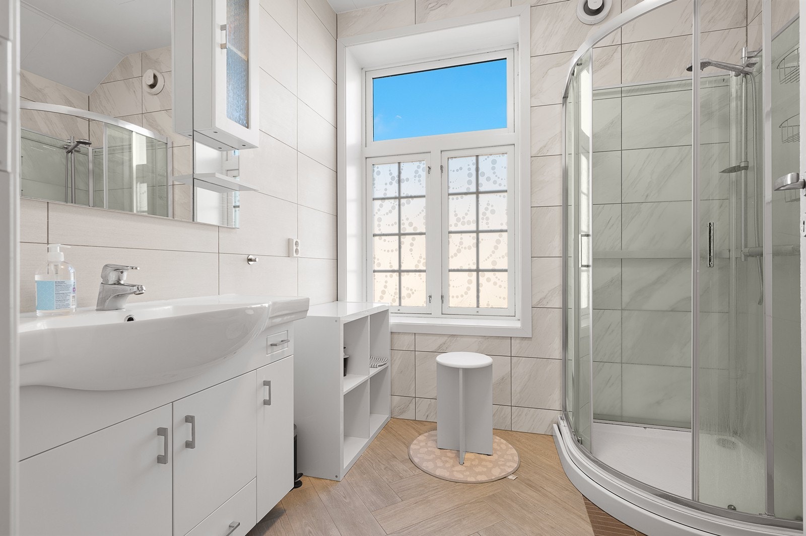 Flislagt bad i 2. etasje til hybeldel Galleribilde