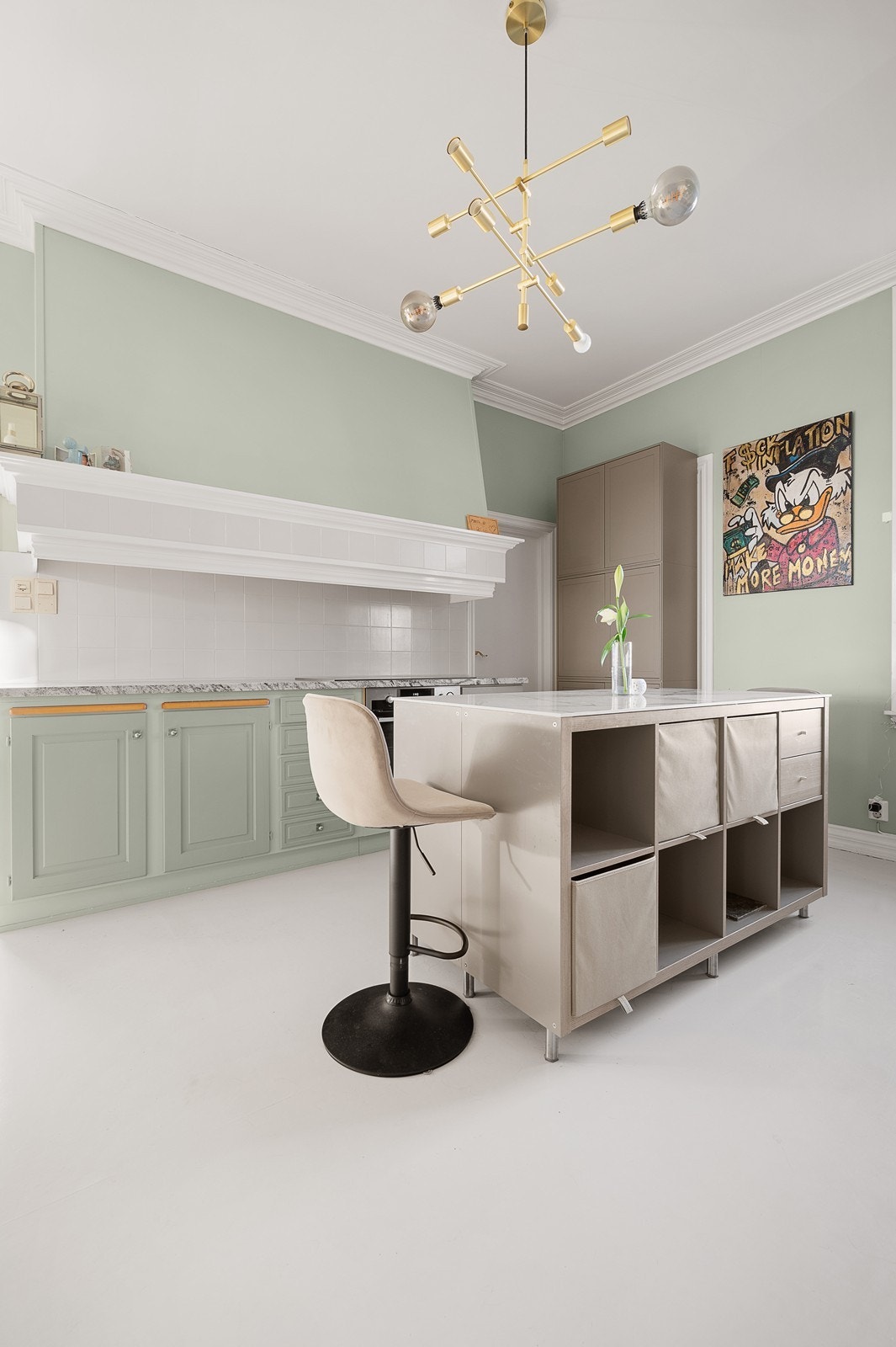 Pen og praktisk kjøkkenøy Galleribilde