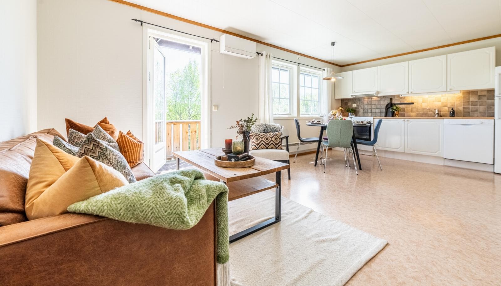 Stue med adkomst ut til terrasse Galleribilde