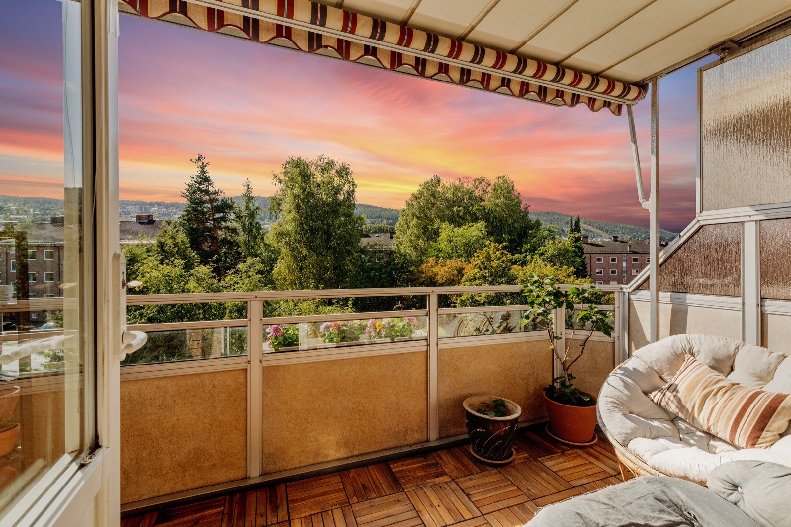 Her kan du nyte sene sommerkvelder. Galleribilde