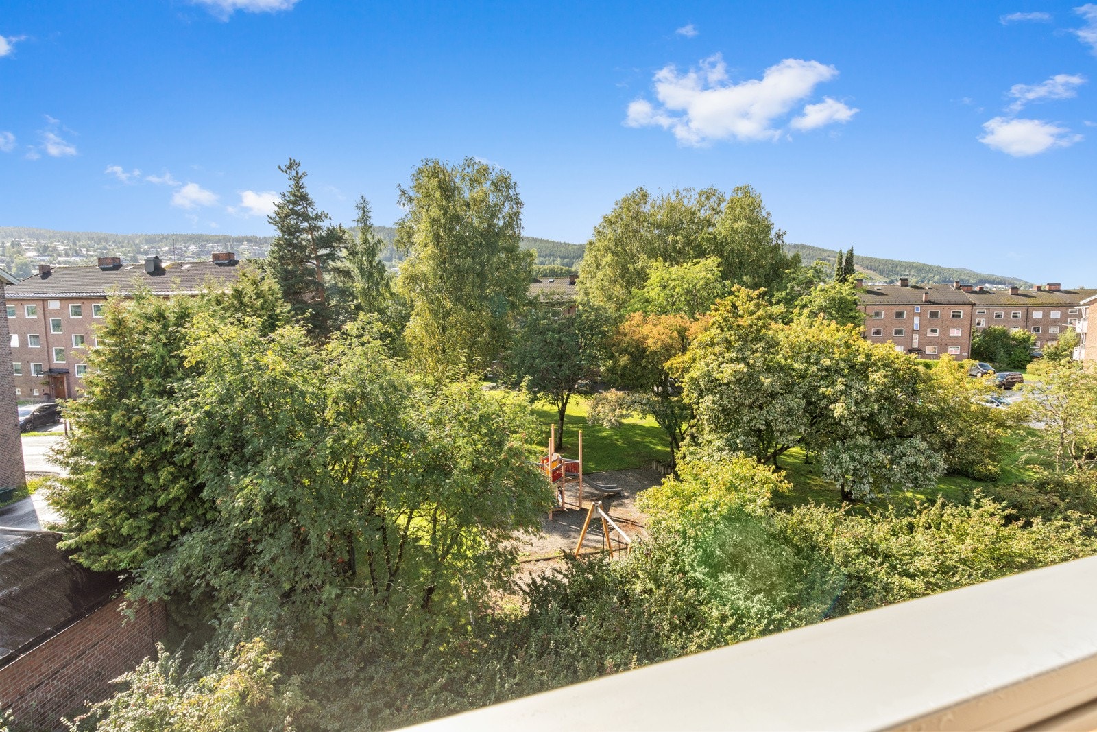 Utsikt mot grøntareal. Galleribilde