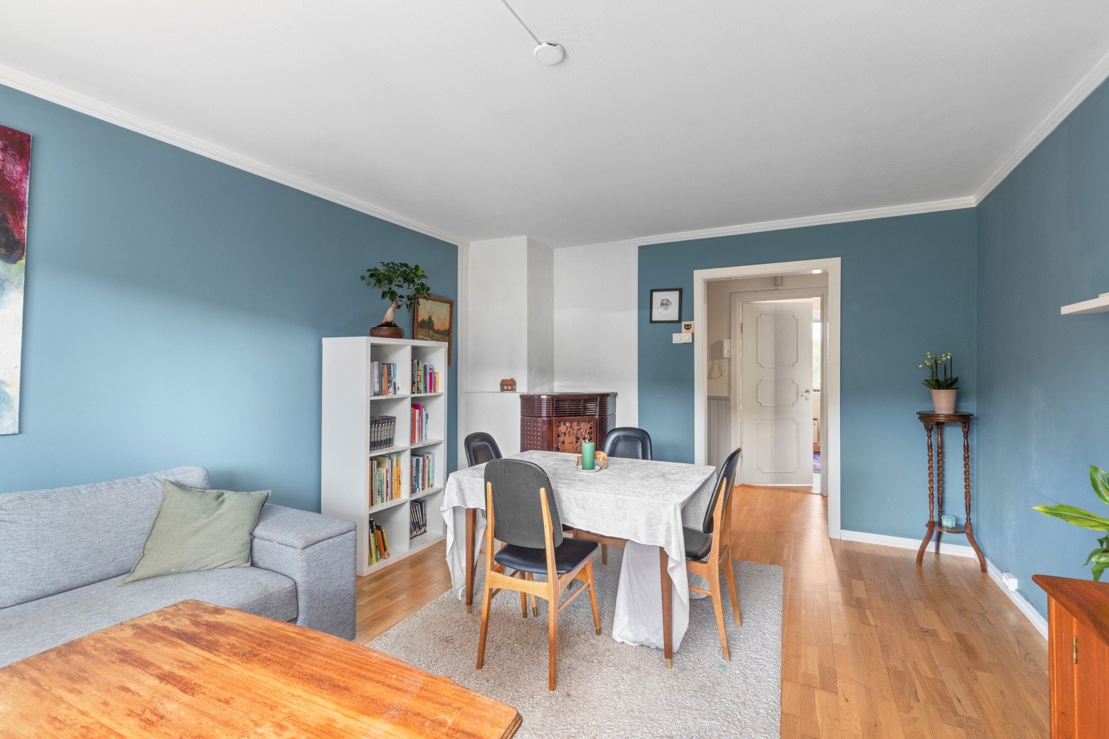 Stuen er i god størrelse og har en dørfri adkomst. Galleribilde