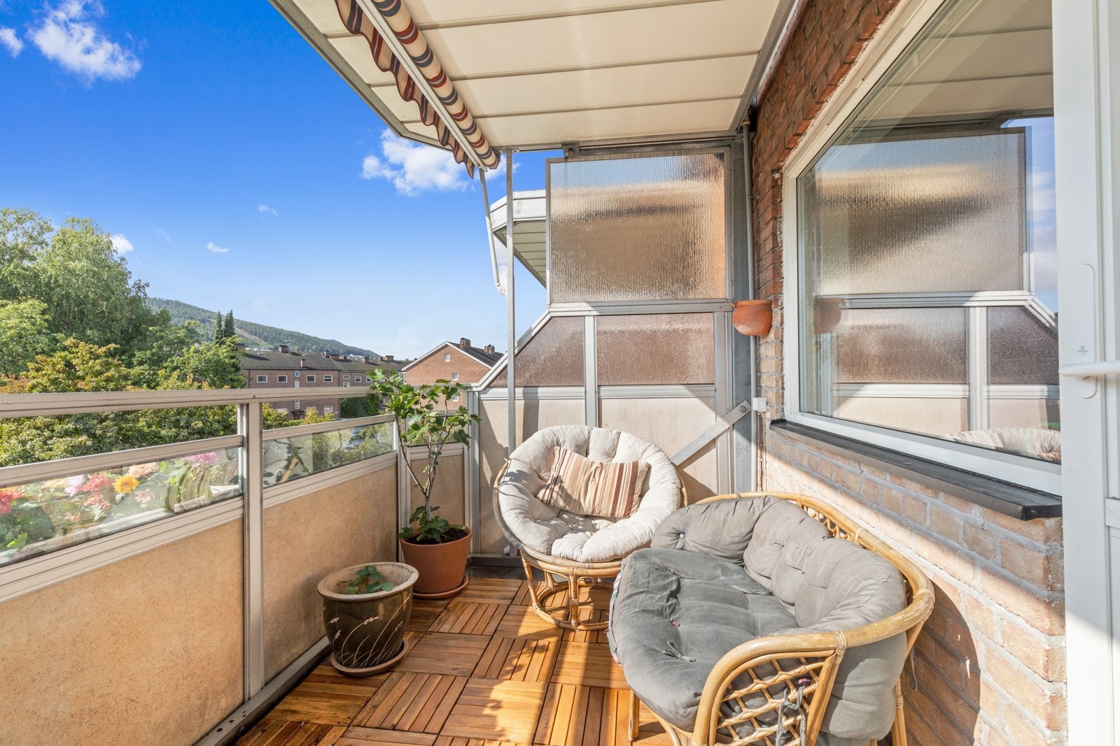 Leiligheten har en solrik balkong på ca 8kvm. Galleribilde