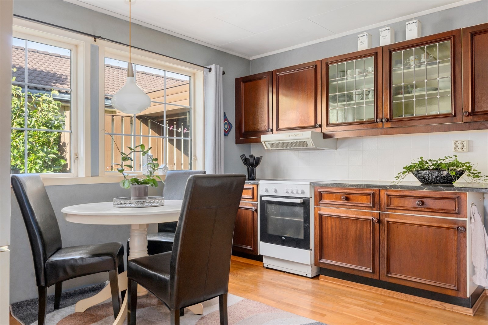 Kjøkkenet er et separat rom med plass til spisebord dersom det er ønskelig. Galleribilde