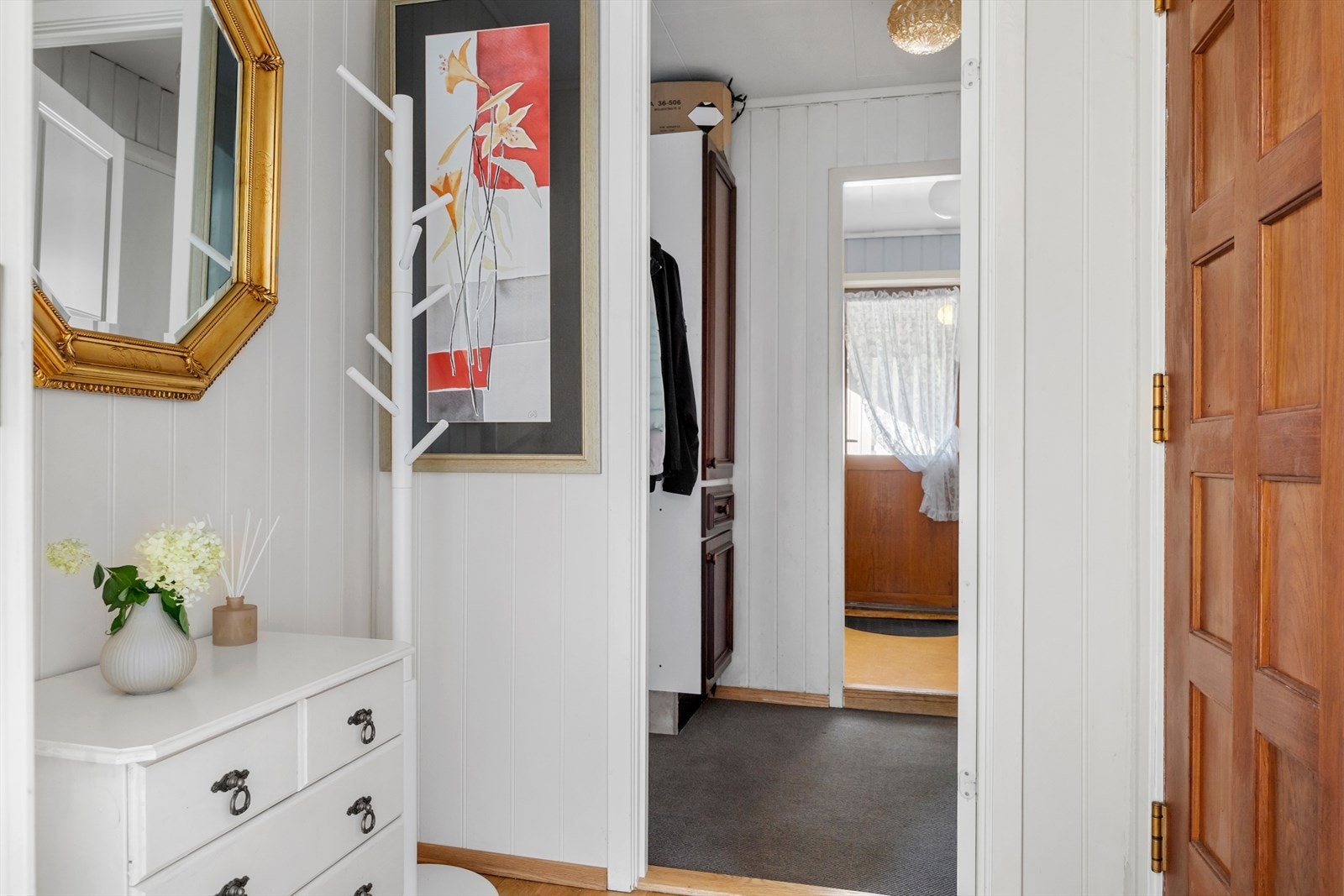 Entrè/garderobe. Galleribilde