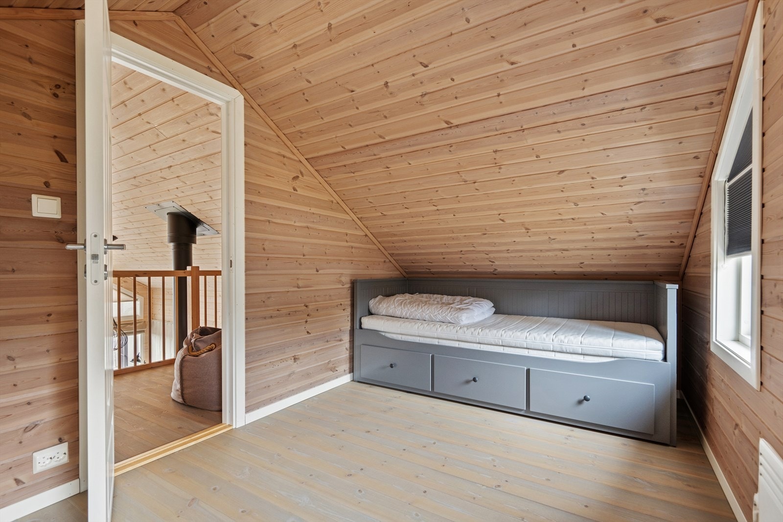 Rom på hems benyttet som soverom. Galleribilde