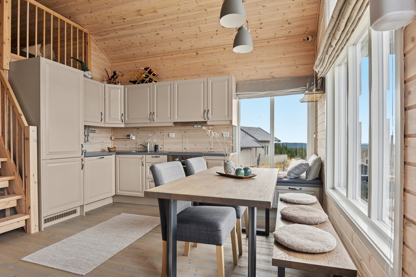 Her blir matlagingen sosial og serveringen enkel. Galleribilde