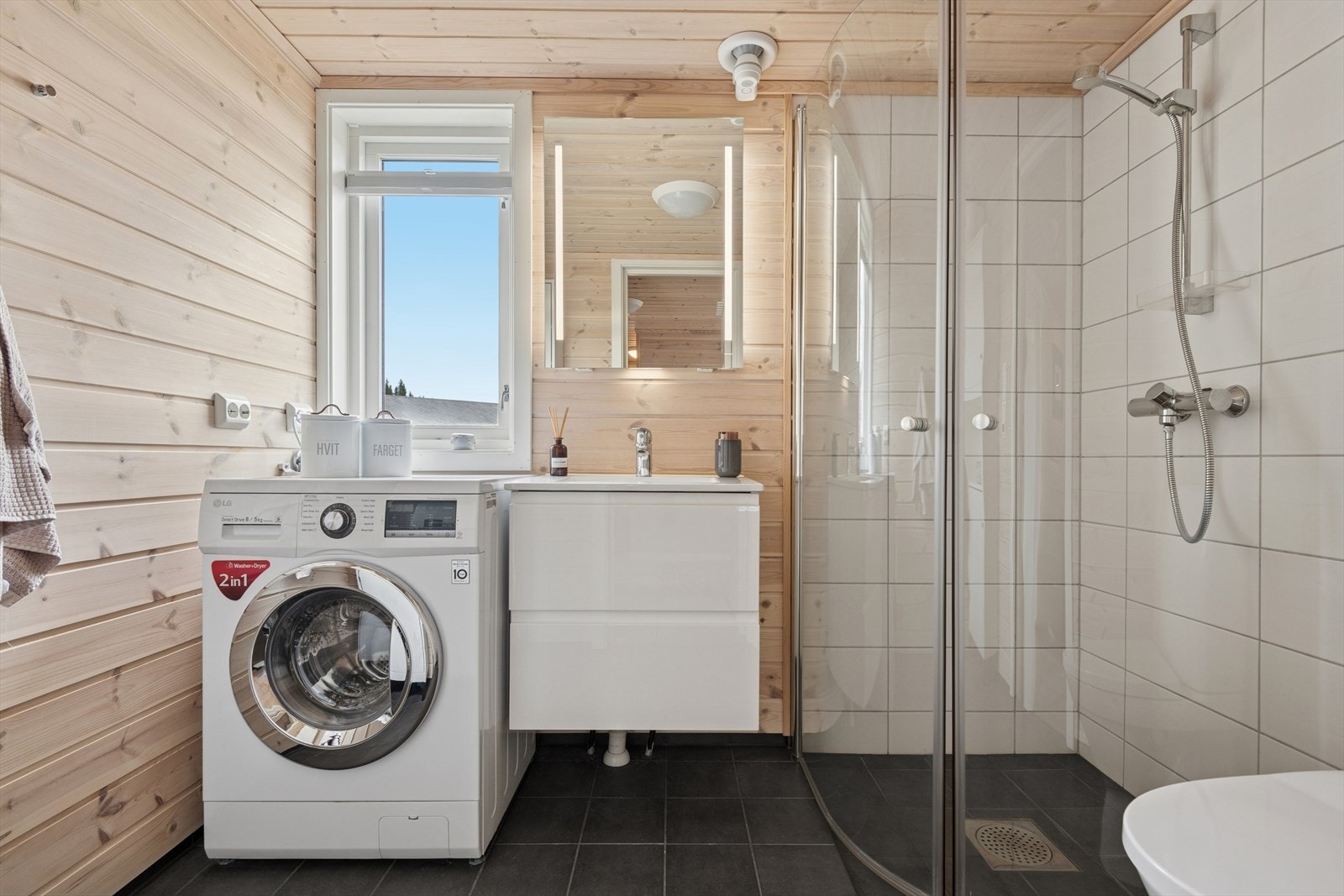 Moderne og delikat baderom. Galleribilde