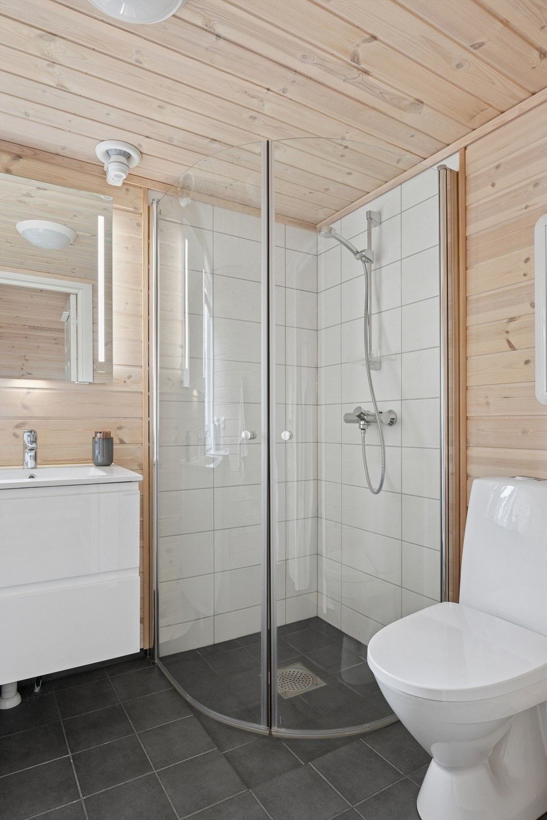 Flislagt gulv med behagelig gulvvarme. Galleribilde