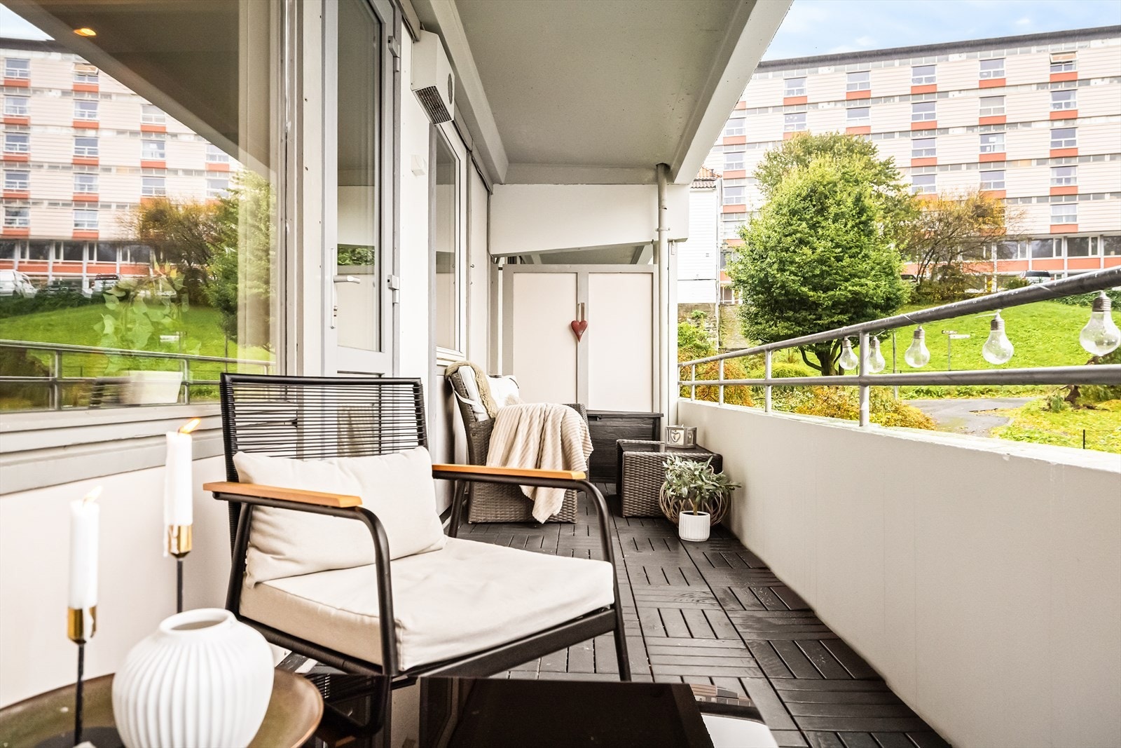 Balkongen er målt til ca. 11 kvm. Galleribilde