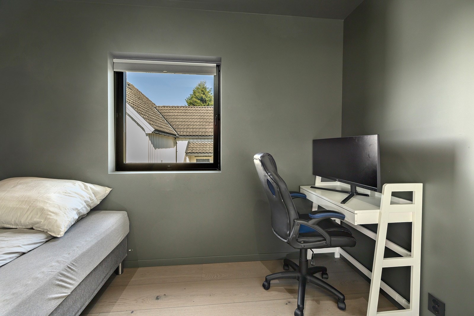 Soverom 3 med plass til seng og øvrige møbler. Galleribilde