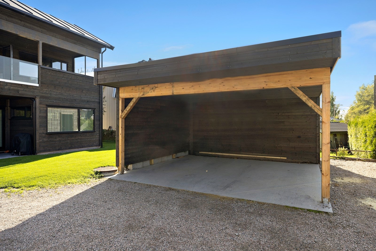 Carport av god størrelse. Galleribilde