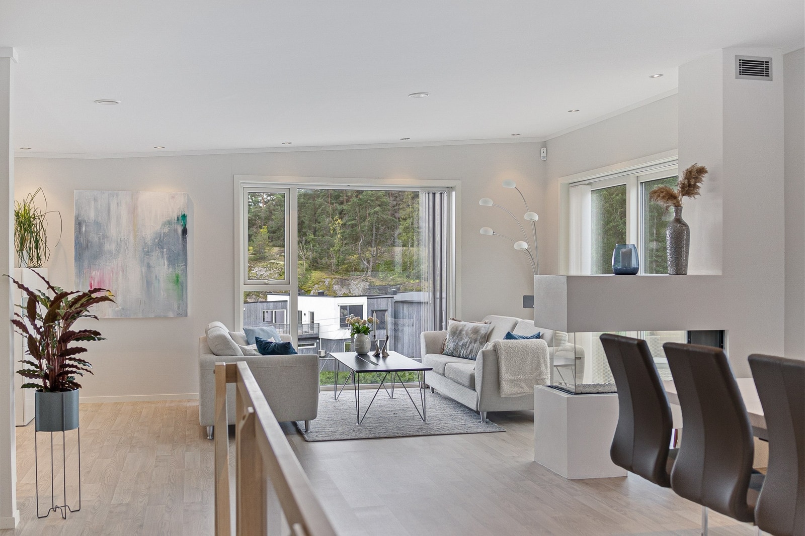 Fantastisk beliggende enebolig som er fin tilpasset en stor barnefamilie. Galleribilde