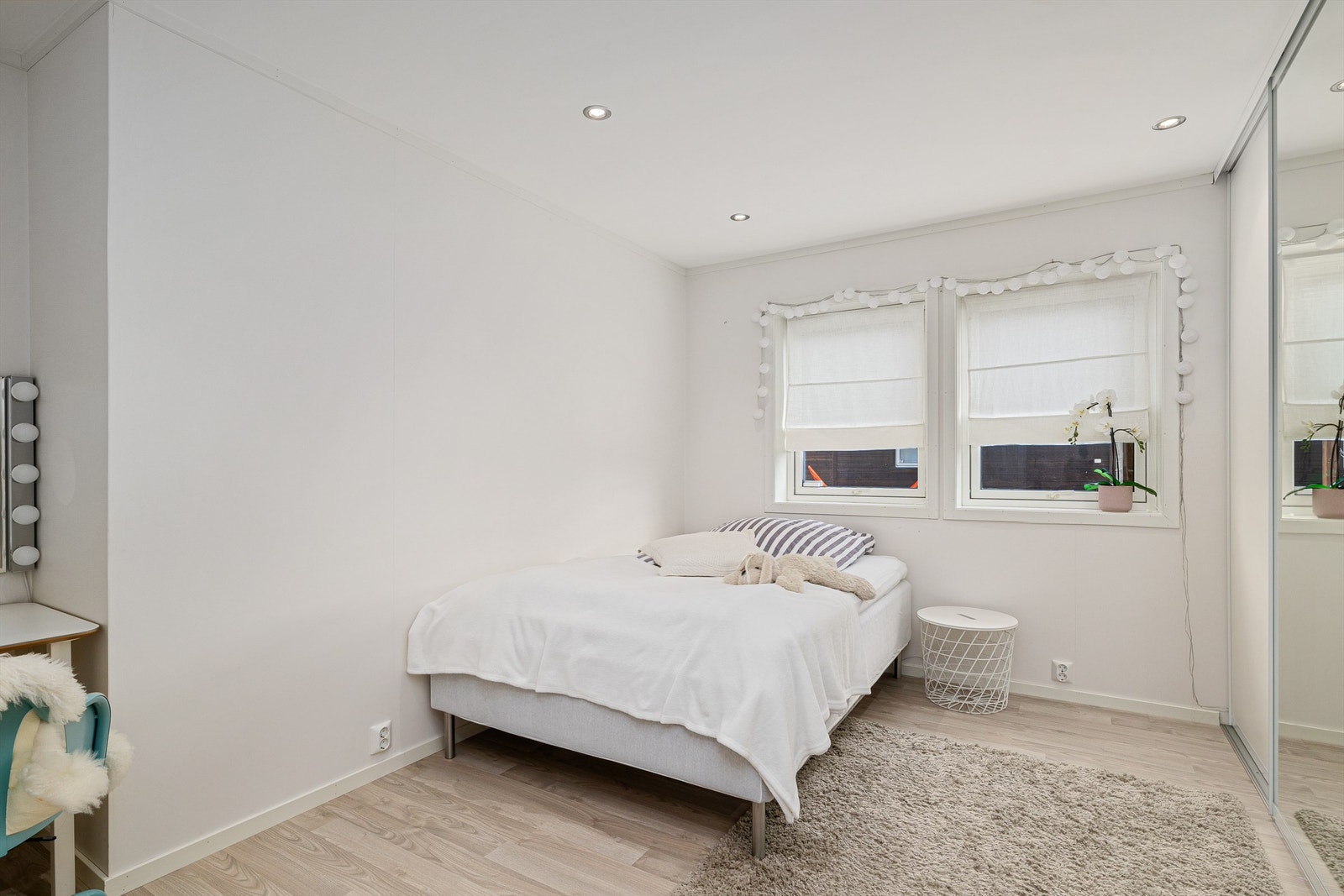 Boligen er innredet med totalt 4 soverom, samt kontor Galleribilde