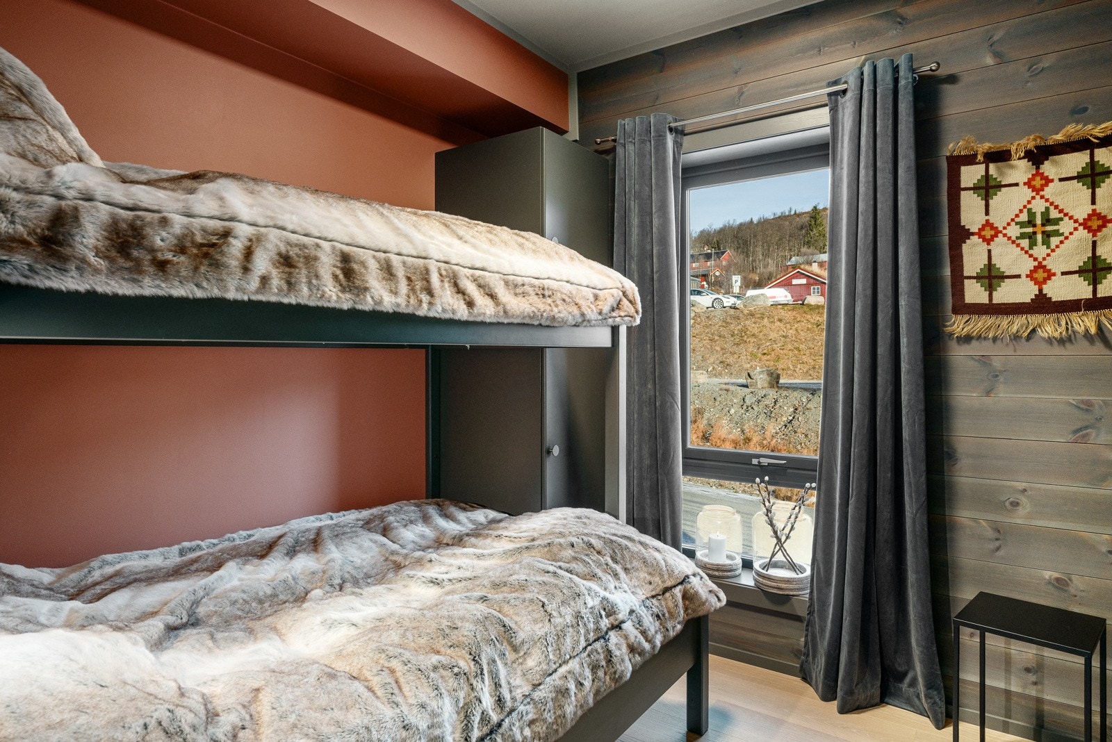 Soverom 3 innredet med familiekøyeseng som medfølger. Galleribilde