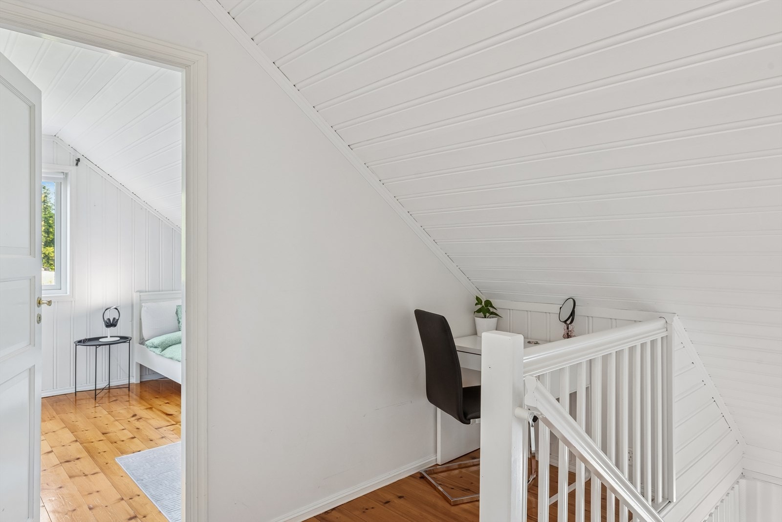 Mellomgang 2. etasje. Galleribilde