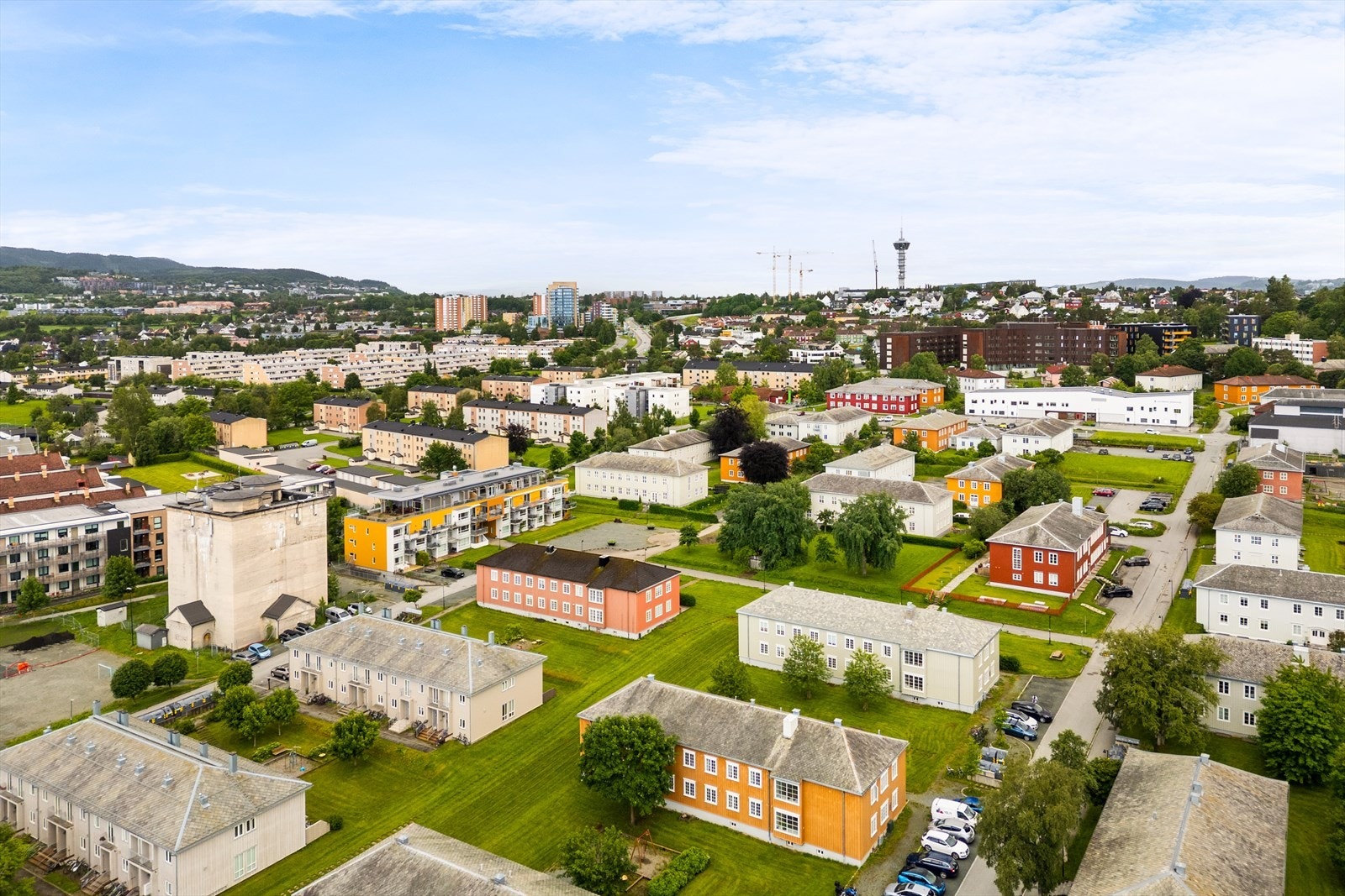 Leiligheten er del av et etablert og veldrevet borettslag på Persaunet Leir. Galleribilde