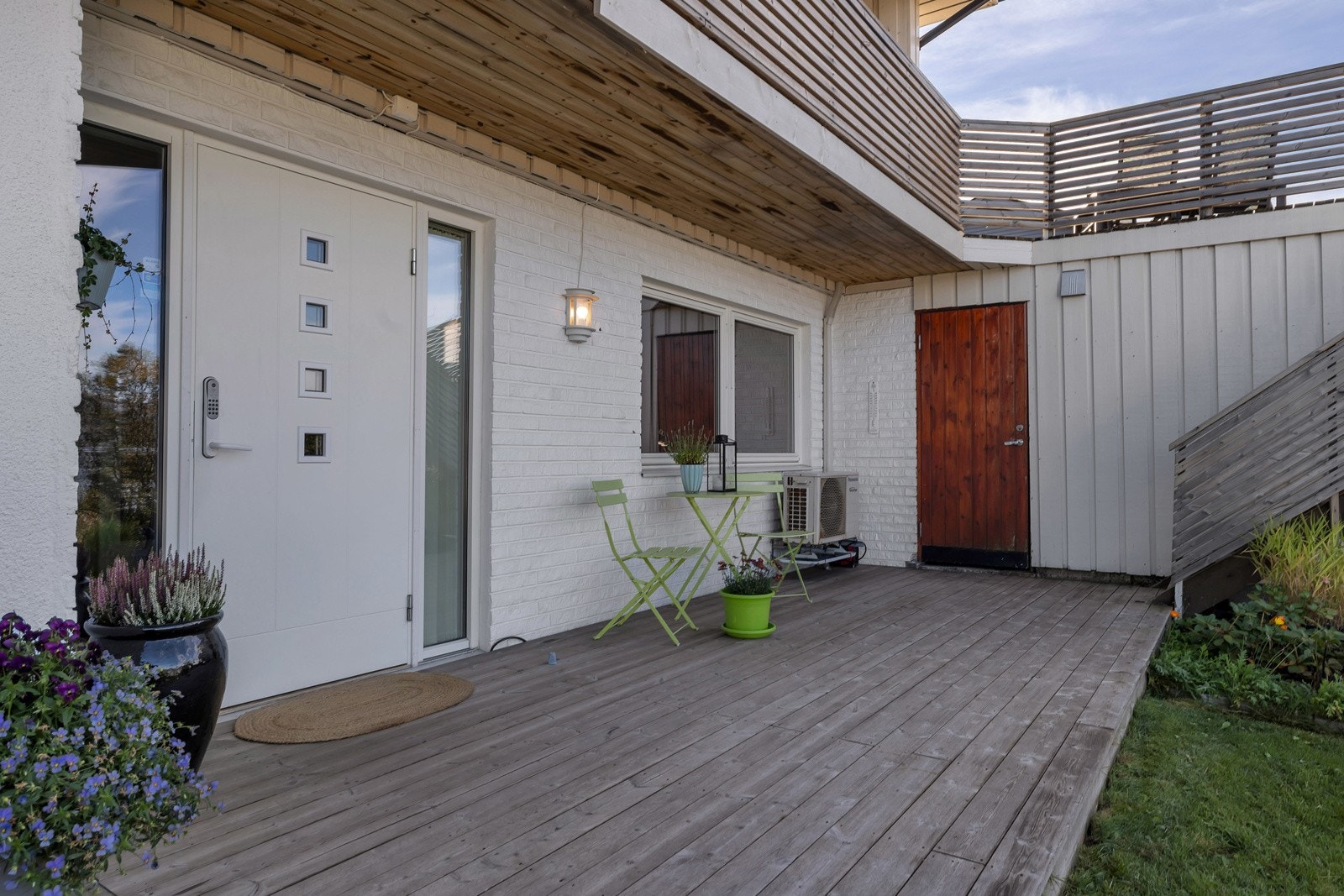 Inngangsparti til både hoveddel og utleiedel er overbygget Galleribilde