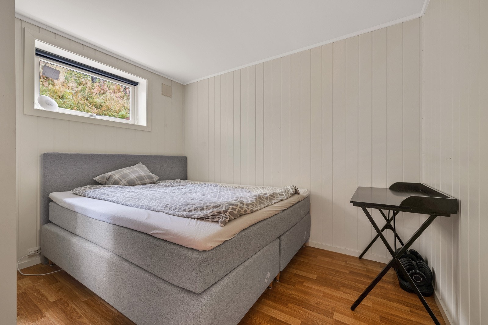 Praktisk og romslig soverom Galleribilde