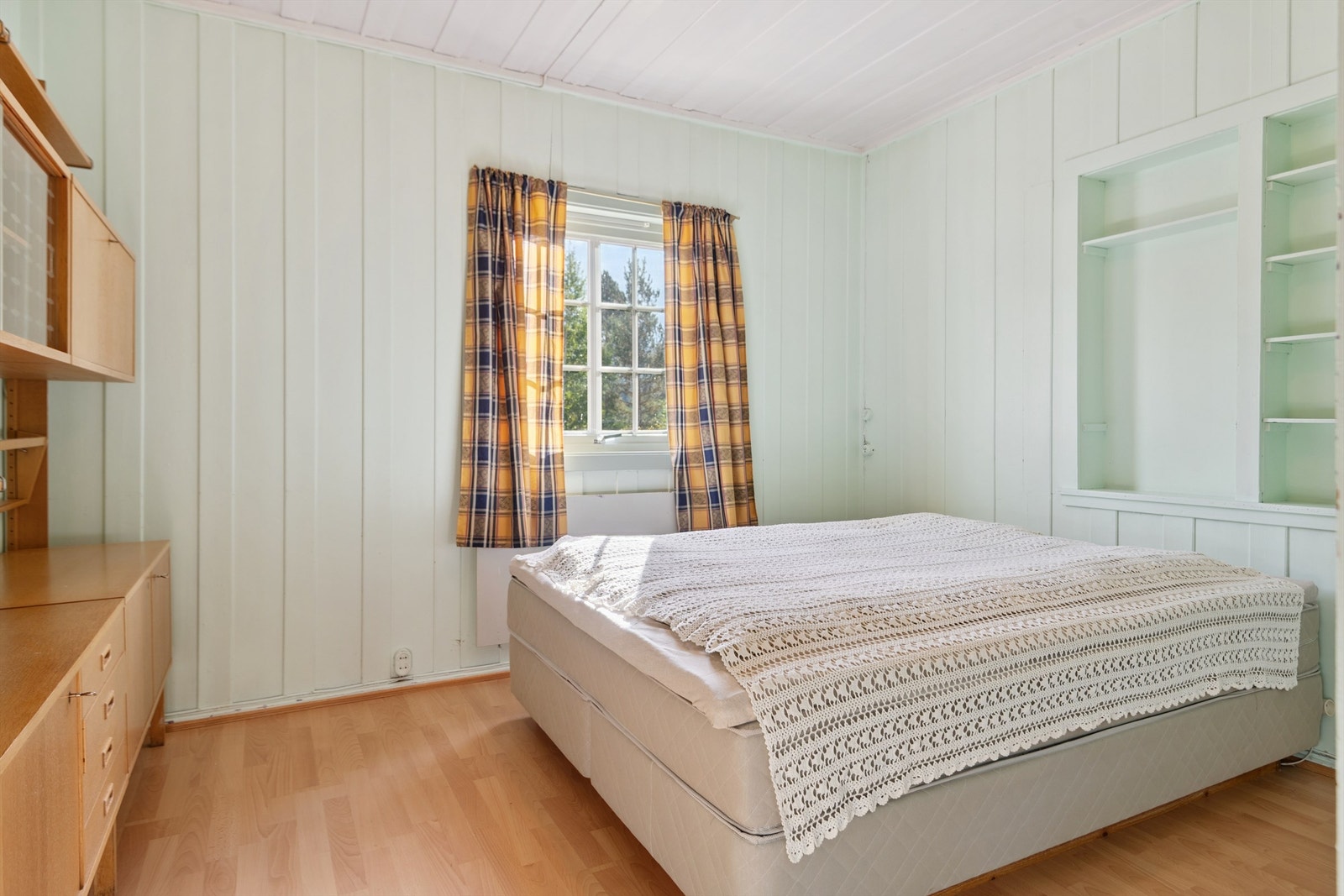 Soverommene er av god størrelse med plass til seng og oppbevaringsløsninger. Galleribilde