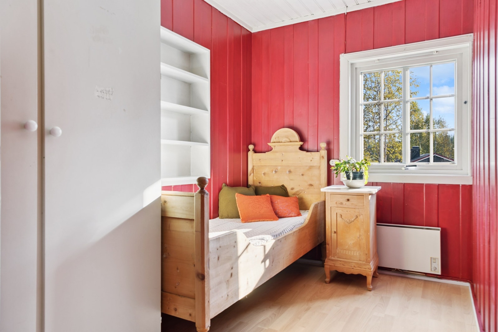 Boligen inneholder fire soverom, alle praktisk plassert i første etasje. Galleribilde