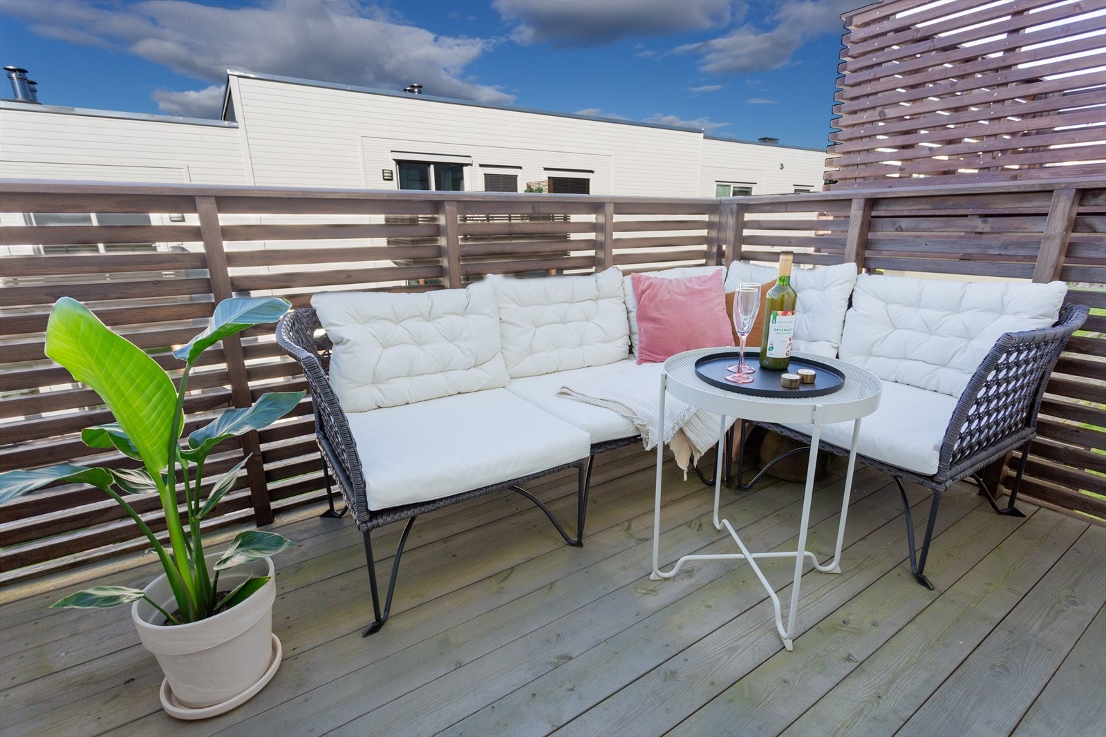 Balkongen er på ca. 5 m² og vender mot nord. Galleribilde