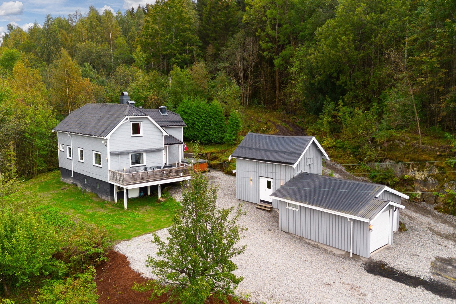 Velkommen til Langumveien 31. Presentert av Eiendomsmegler MNEF Jørgen Berg. Galleribilde