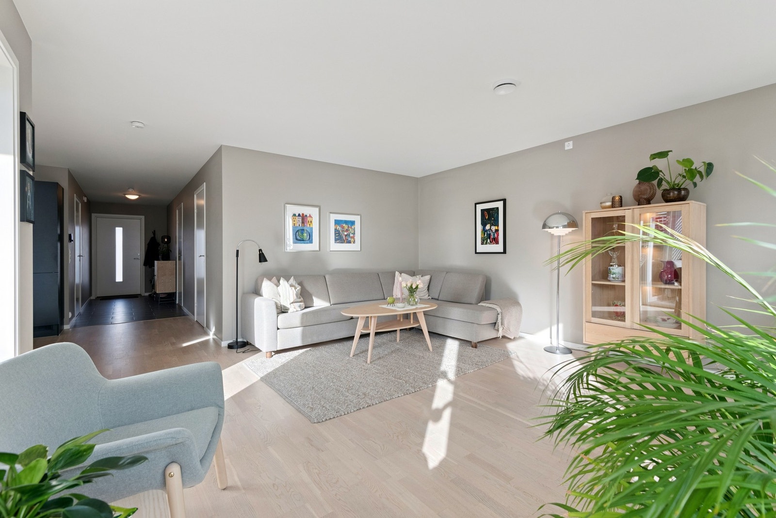 Hyggelig stuekrok med god plass til sofagruppe. Galleribilde