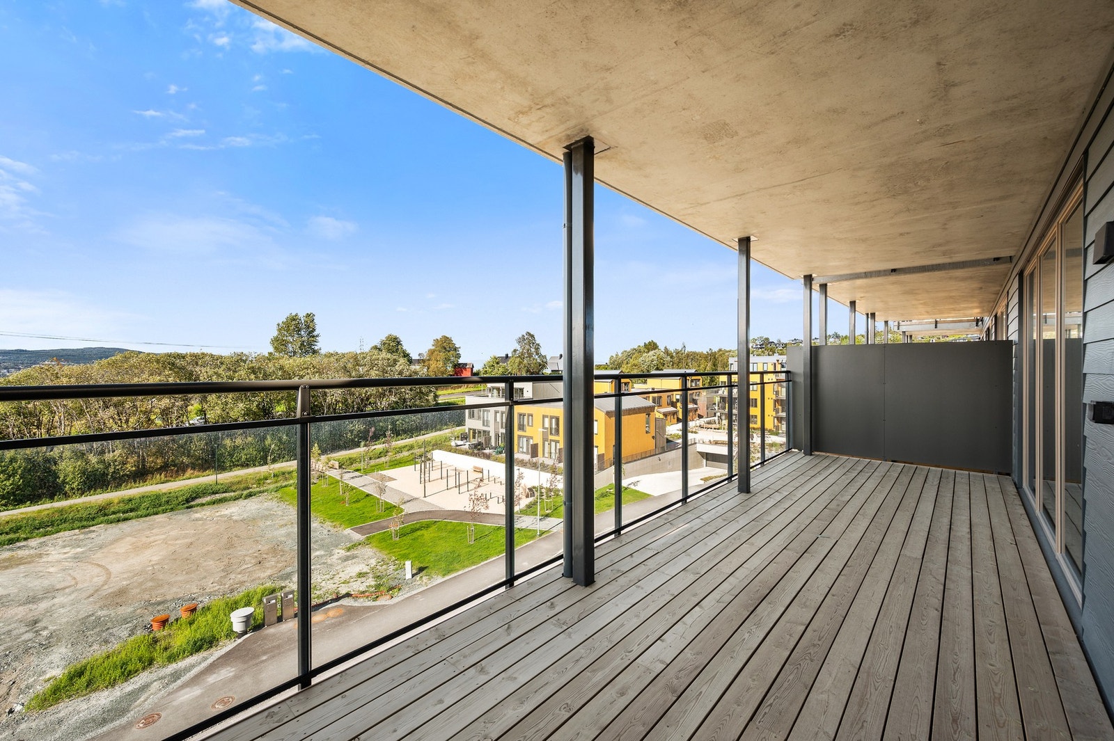 Overbygd balkong som forlenger ute sesongen. Galleribilde