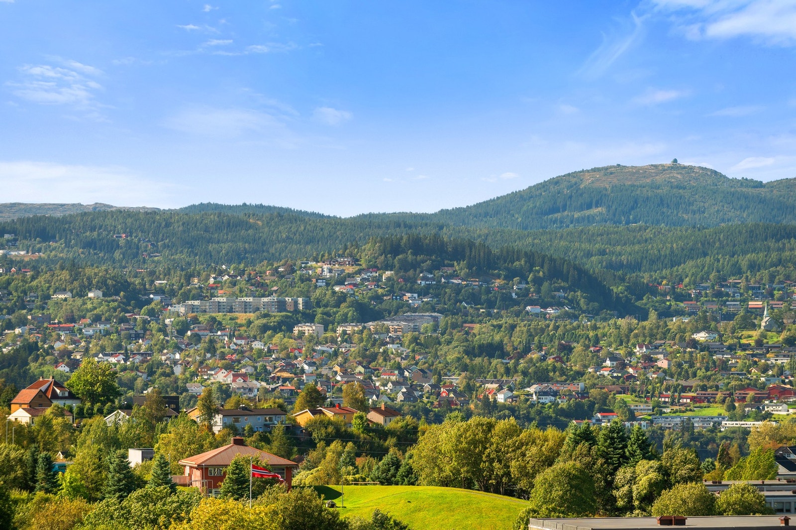 Utsikt mot Nidarvoll og Byåsen. Galleribilde