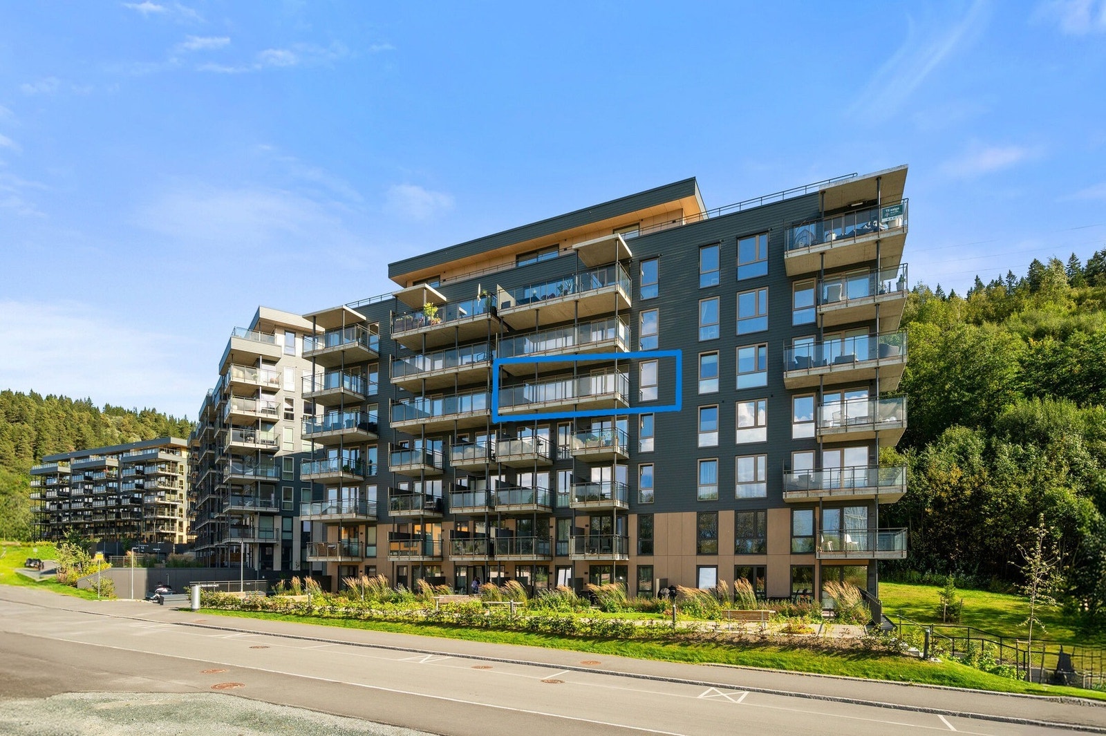 Leiligheten har en god plassering i byggets 5.etasje. Galleribilde