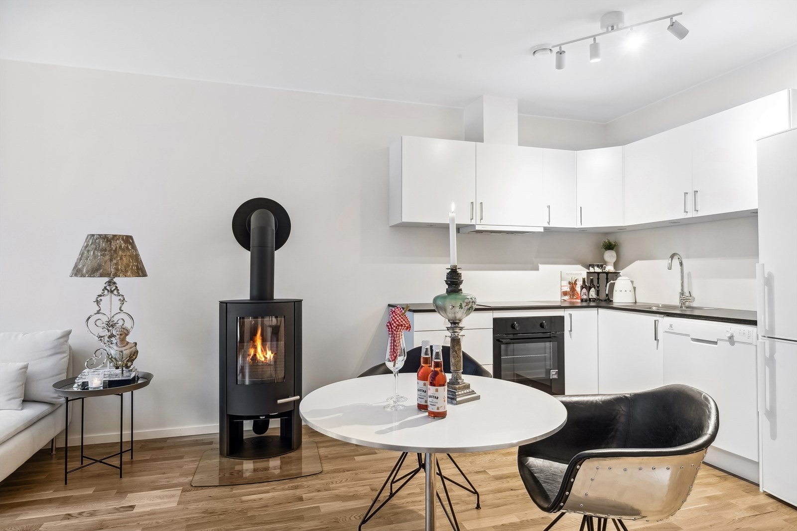 Innredning fra Drømmekjøkken. Hvitevarer følger med. Galleribilde