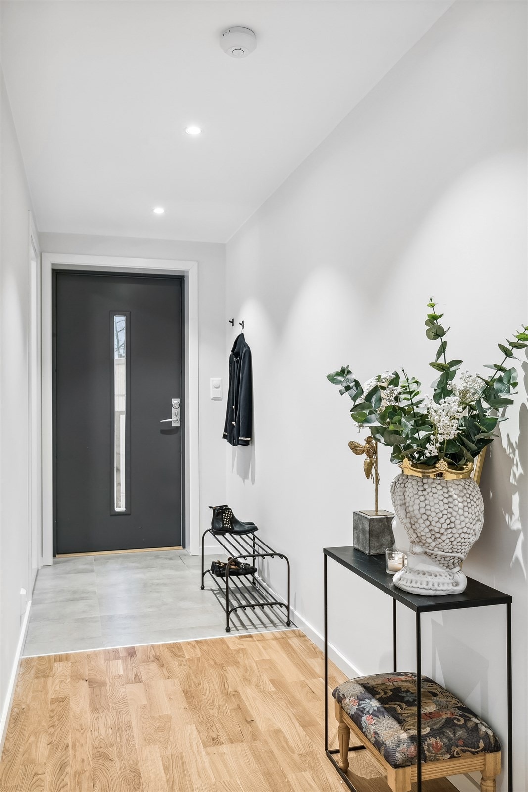 Innbydende og fin entré, varmekabler under fliser. Galleribilde