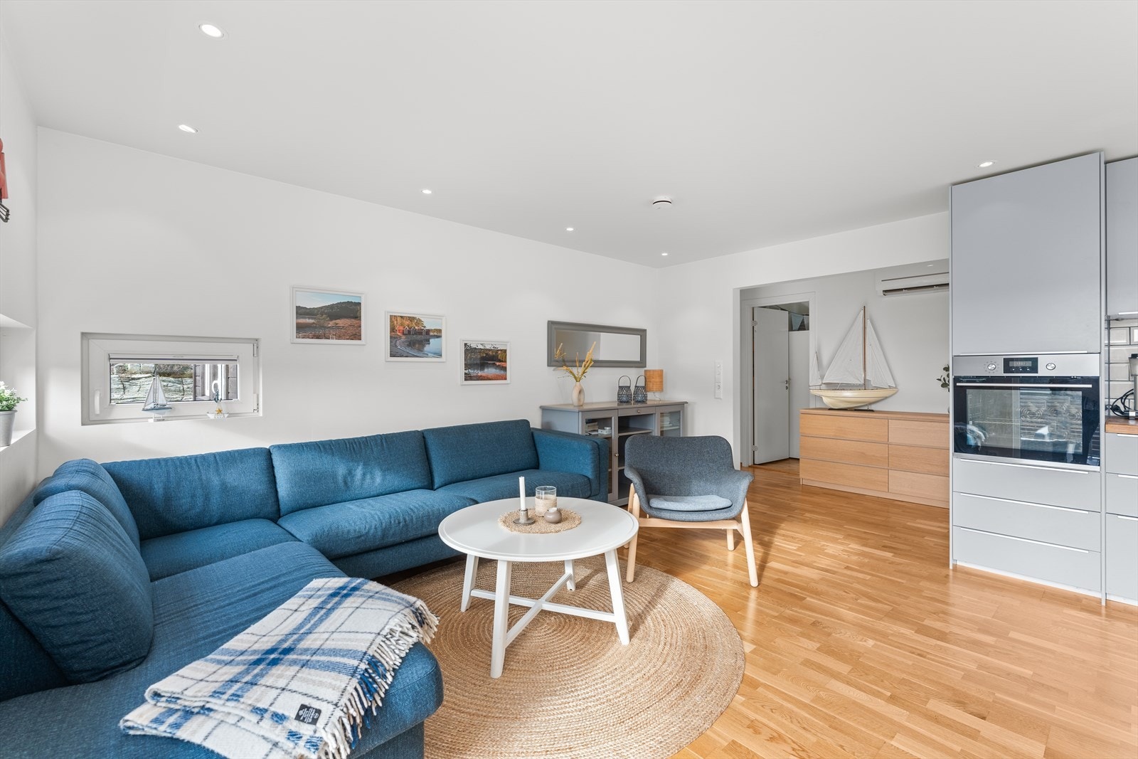 God plass til sofagruppe i stuen. Galleribilde