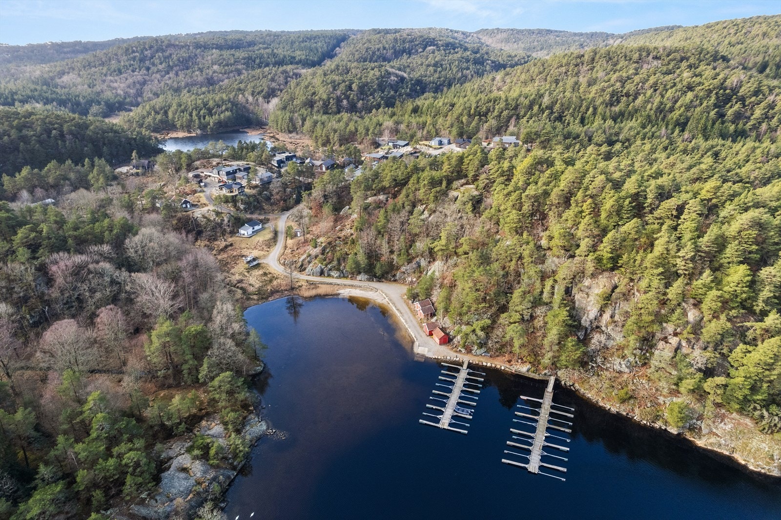 Tilknyttet båtplass på felles anlegg. Galleribilde