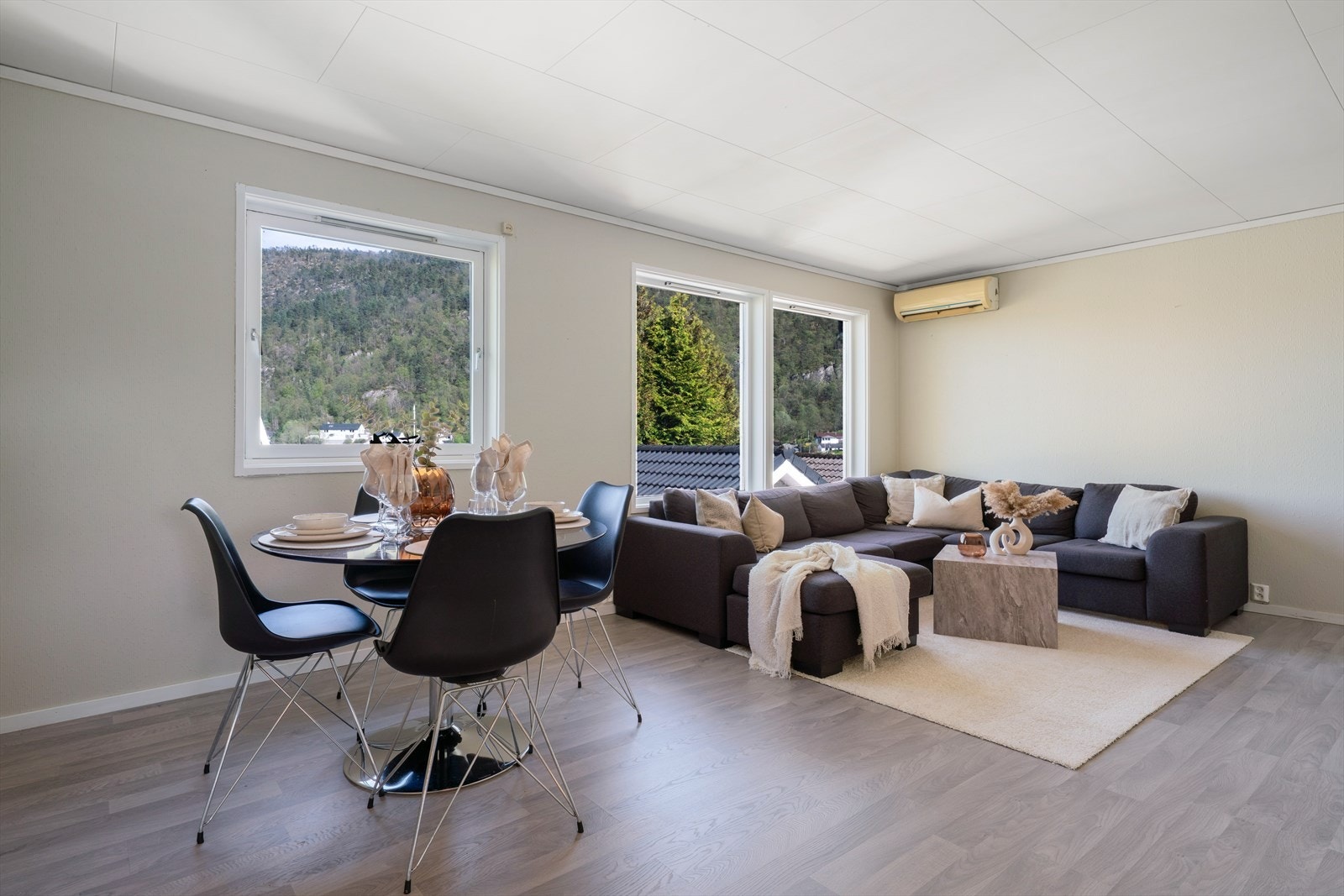 - Boligen går over to plan og holder en fin og innflytningsklar standard - Galleribilde