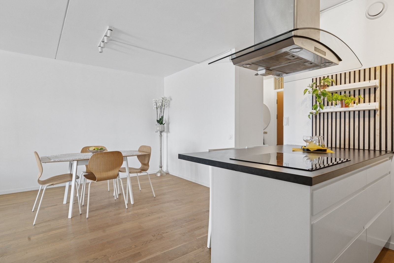 En fin to roms leilighet i 3. etasje. Galleribilde