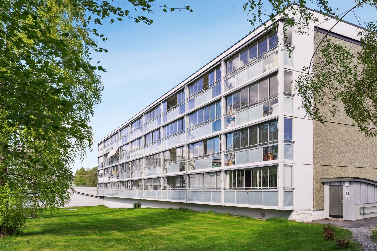 Fine og grønne uteområder rundt boligen. Galleribilde