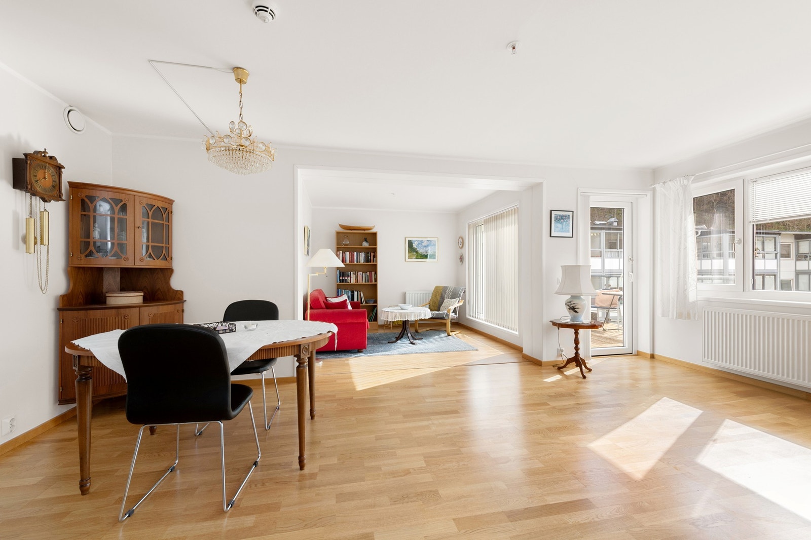 Vannbåren varme via radiatorer og balansert ventilasjon gir et godt inneklima Galleribilde