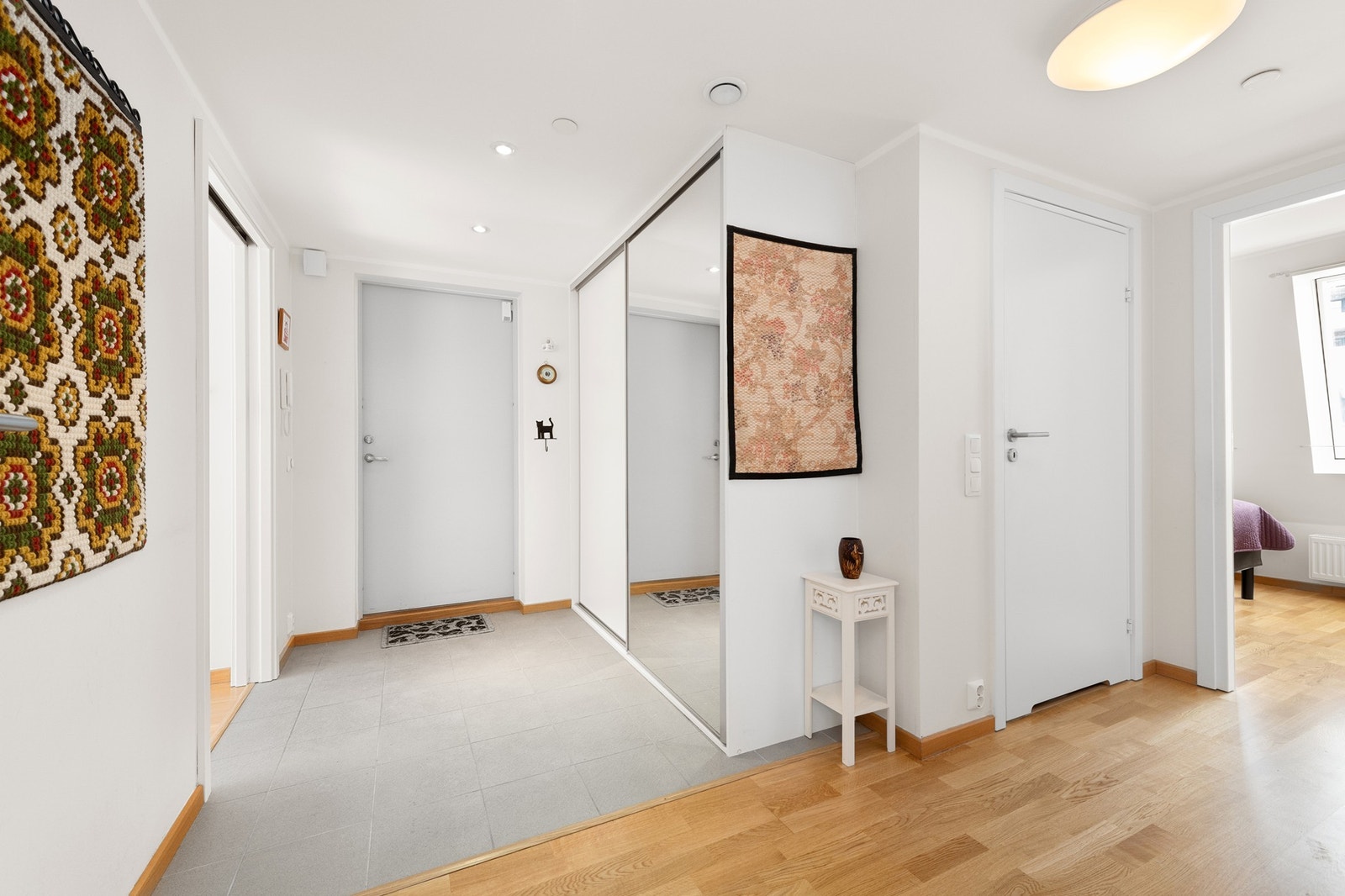 Flislagt entrè med gulvvarme Galleribilde