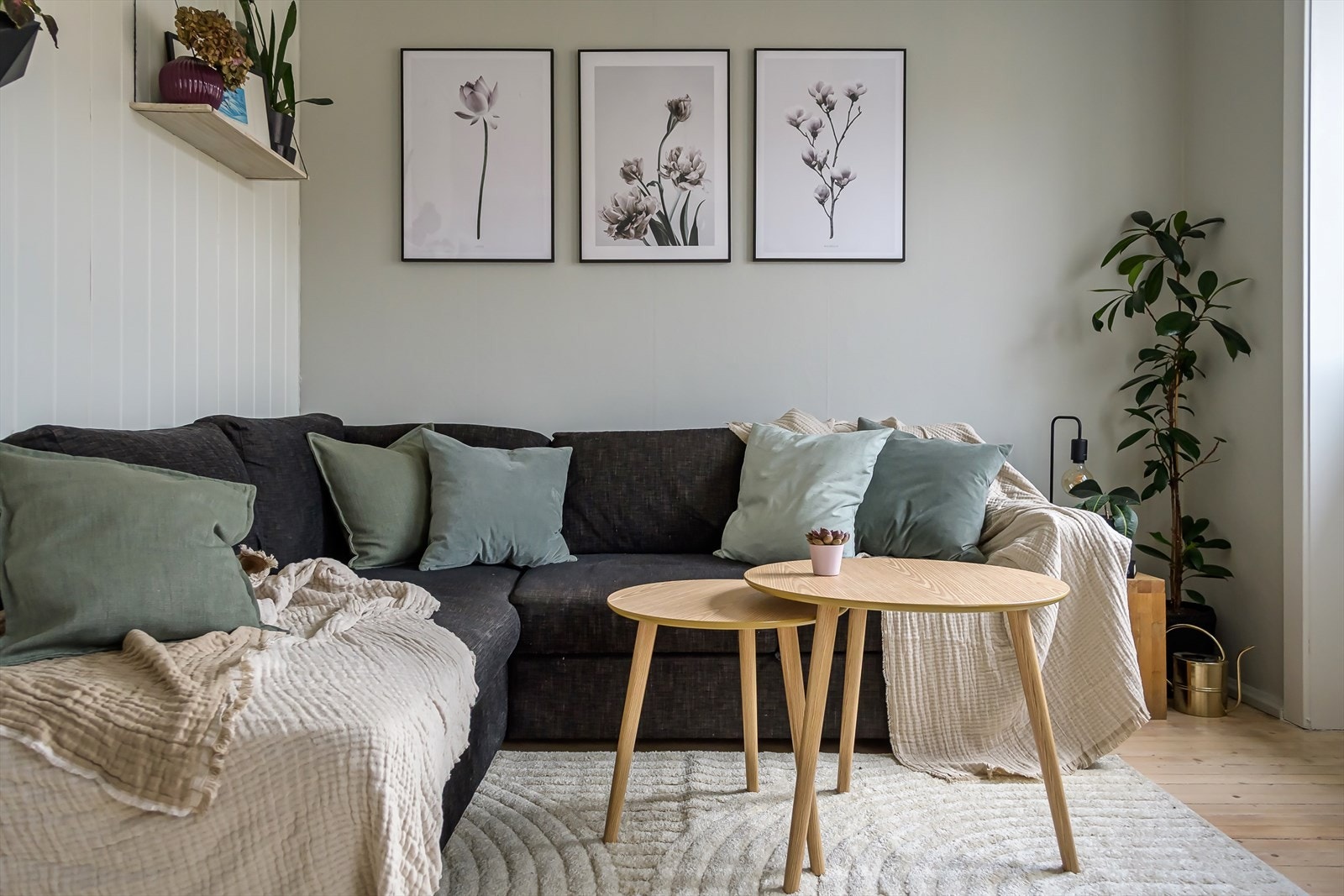 Det er plass til sofa, tv-møbler og øvrig møbler. Galleribilde